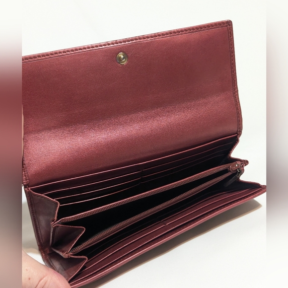 Gucci Monogrammed Gold GG Heart Continental Wallet - Picture 7 of 14